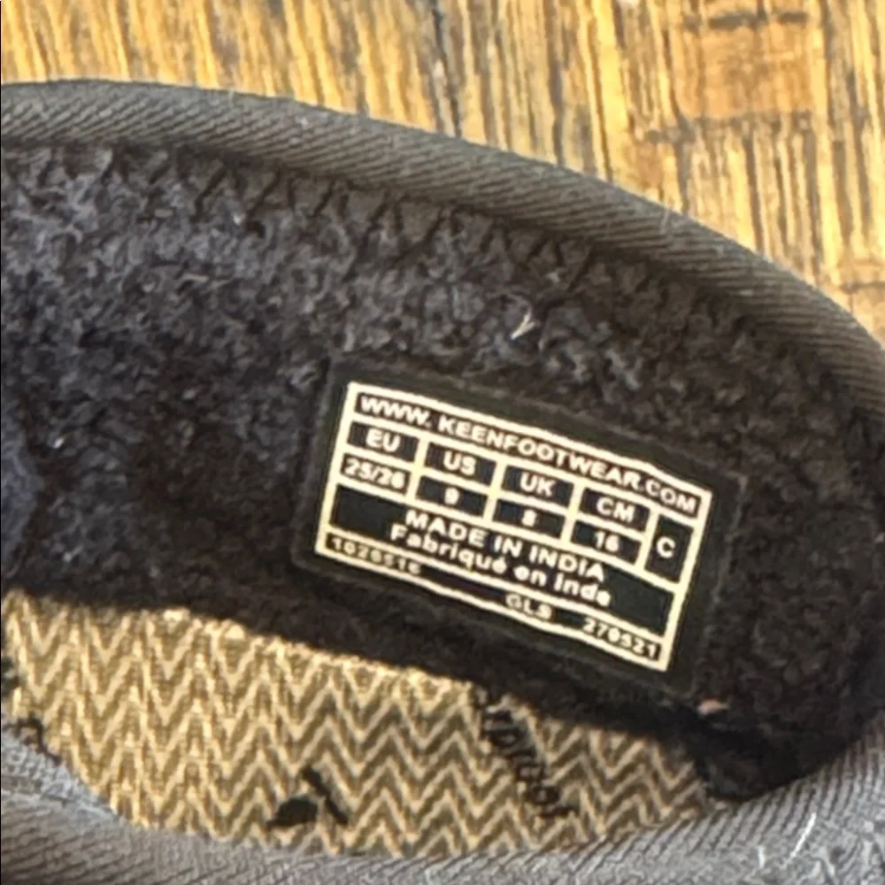 Keen Howser II Waterproof Chukka boot shoe boys size 8 cold gear